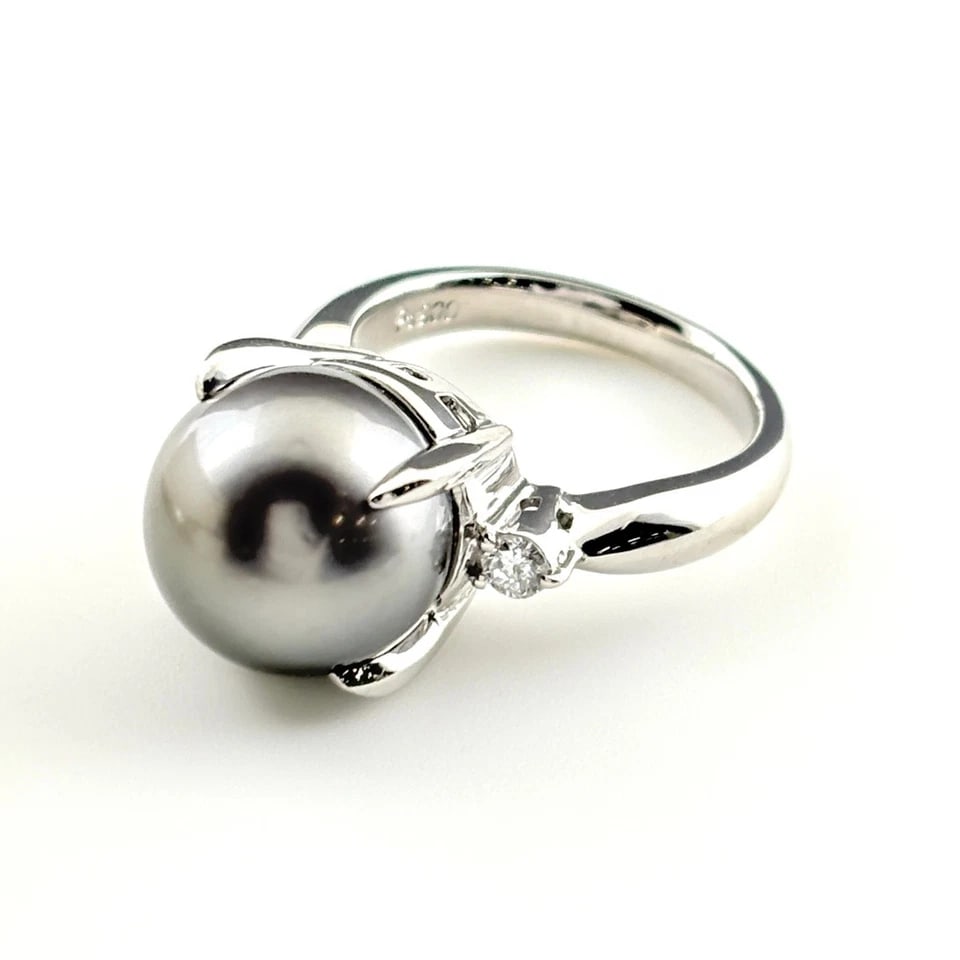 PEARL DESIGN RING PLATINUM MELEE DIAMONDRING: pearl design ring Platinum melee diamondRing Brand: Unbranded Type/Style: Ring Material: Pt900, Main Stone/Creation Pearl diamond Color: None Size: US 4.5 to 5 Accessories: None Accessories Notice: