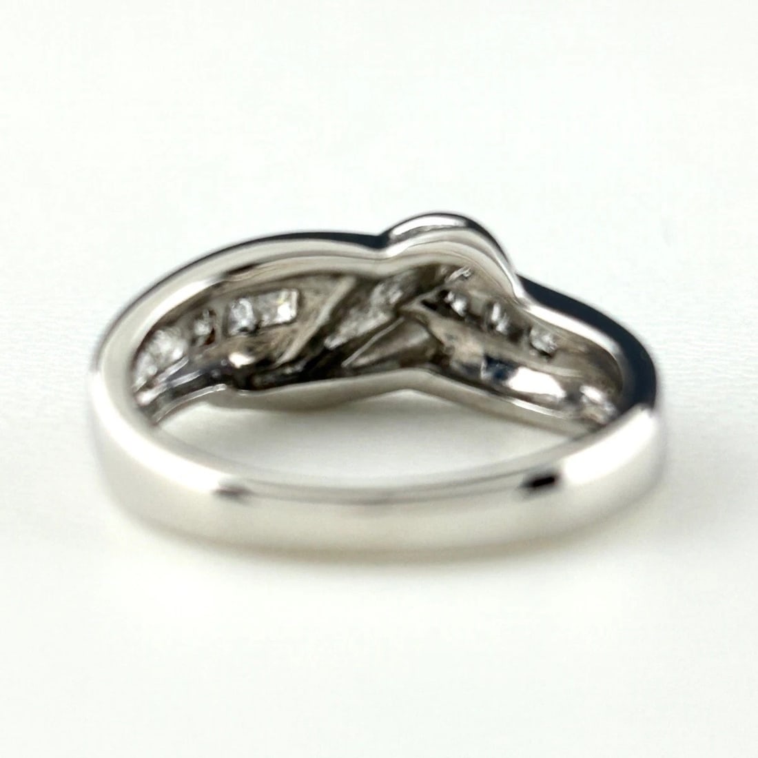 MELEE DIAMOND DESIGN PLATINUM RING - 4
