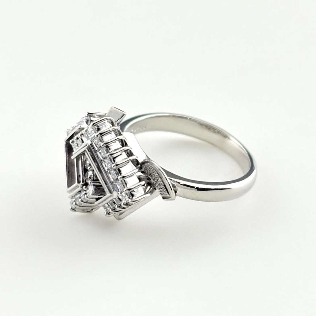 MELEE DIAMOND DESIGN PLATINUM RING - 3