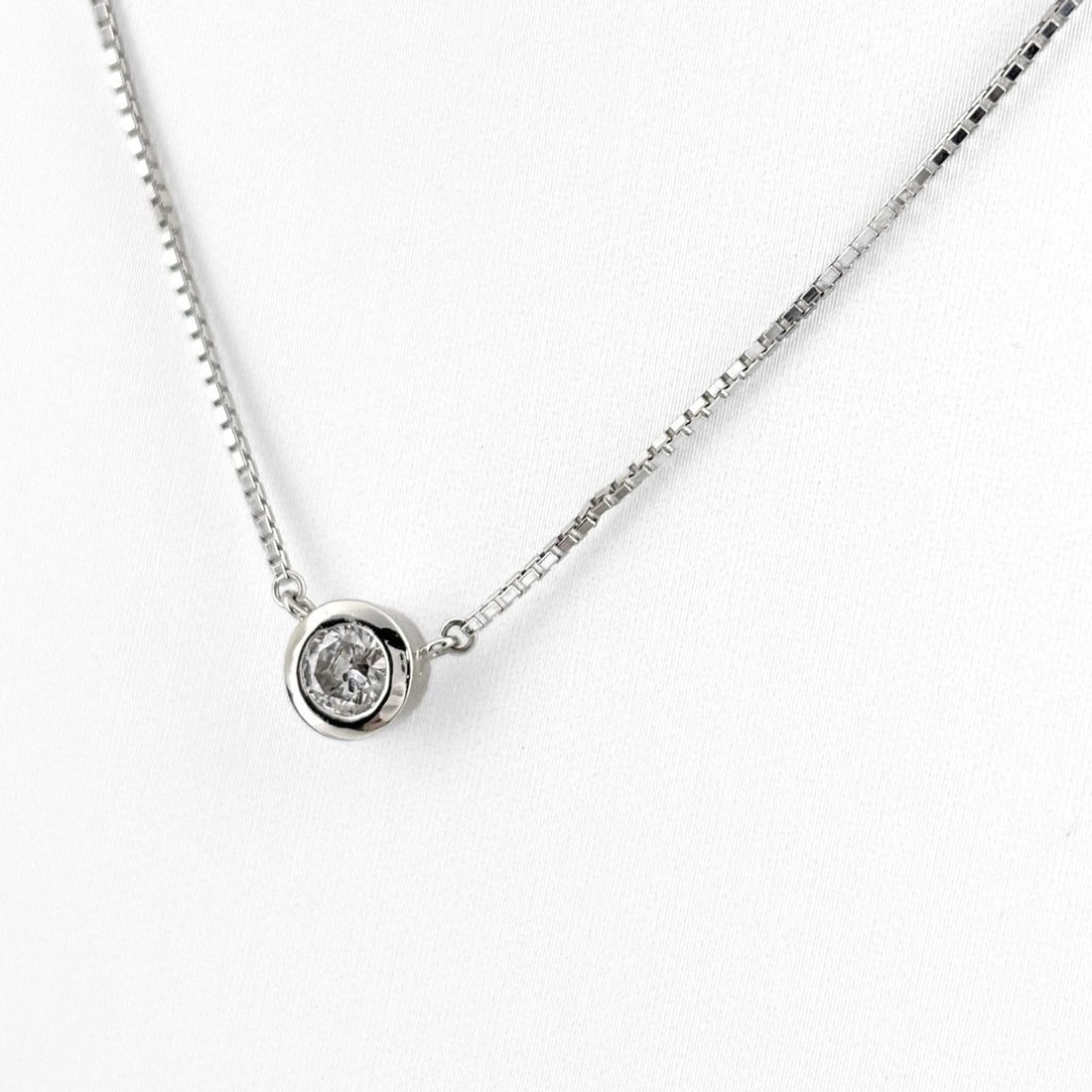 DIAMOND DESIGN NECKLACE PLATINUM PENDANT: Diamond design necklace Platinum Pendant Brand: Unbranded Type/Style: Necklace Material: Pt900 Pt850, Main Stone/Creation Natural Color: None Size: Chain / code 38cm(15")Chain width 0.9mm(0.0")