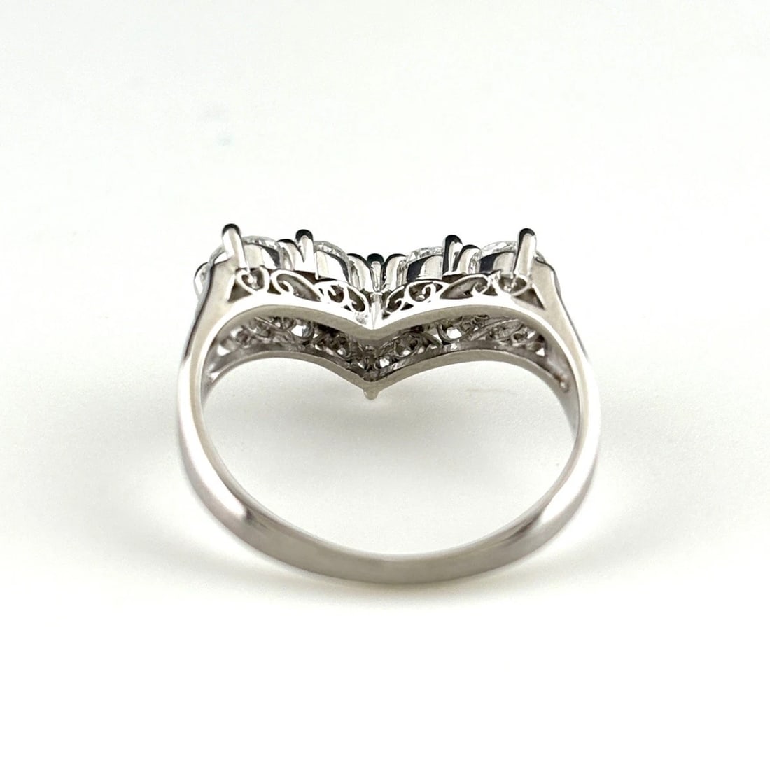 MELEE DIAMOND DESIGN PLATINUM RING - 4