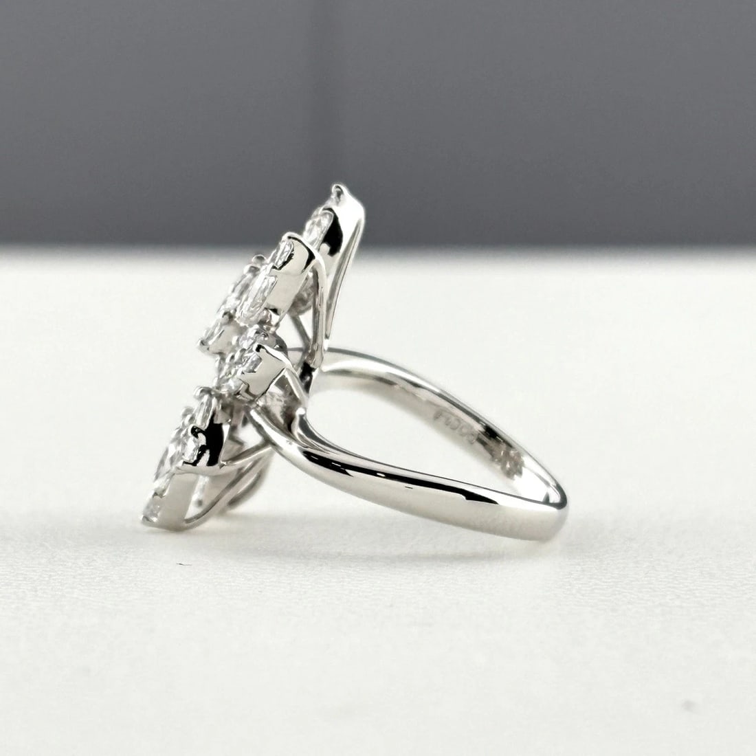 MELEE DIAMOND DESIGN PLATINUM RING - 3