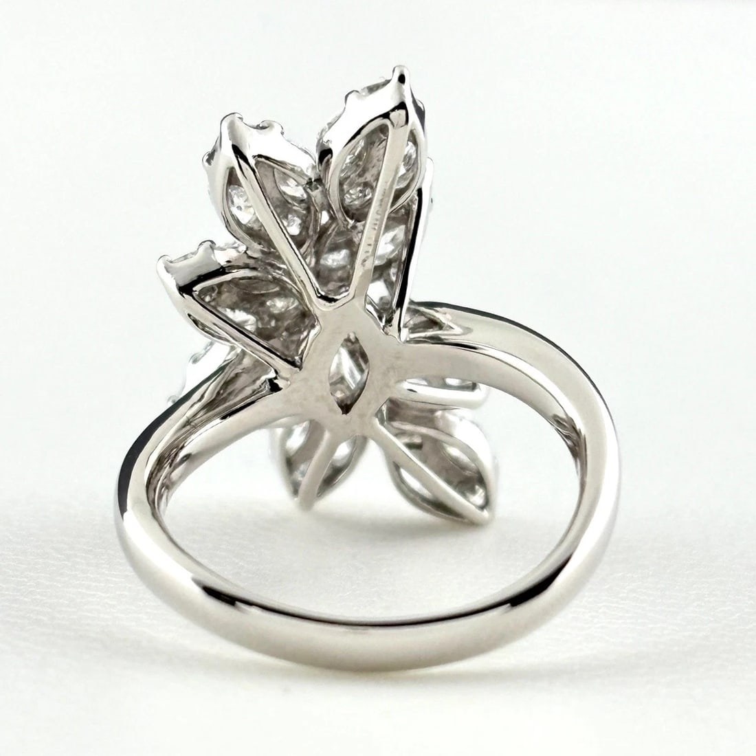 MELEE DIAMOND DESIGN PLATINUM RING - 4