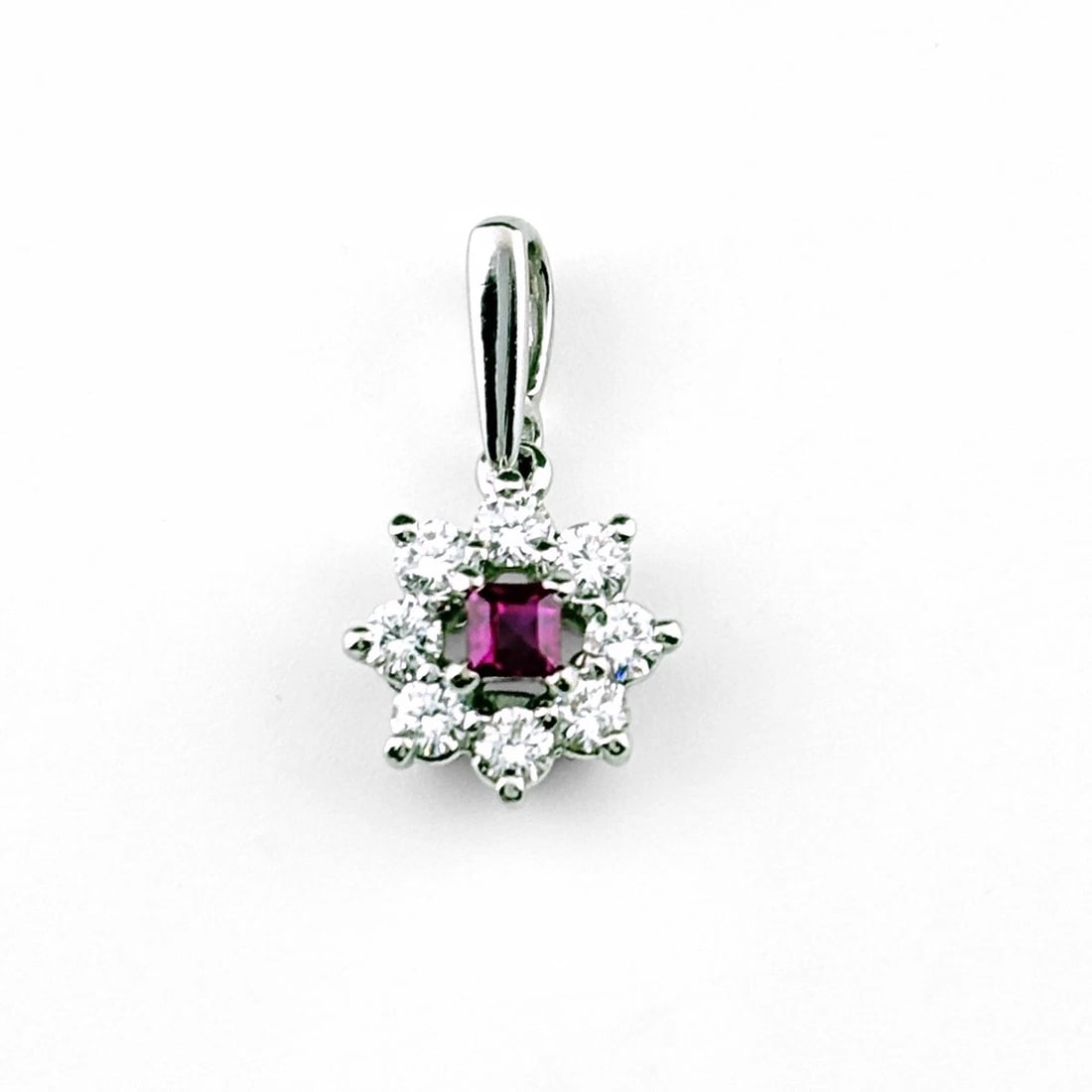RUBY PLATINUM MELEE DIAMOND PENDANT HEAD: Ruby Platinum melee diamond Pendant Head Brand: Unbranded Type/Style: Pendant Head Material: Pt900, Main Stone/Creation Ruby Diamond Color: None Size: Total length of the pendant head including a