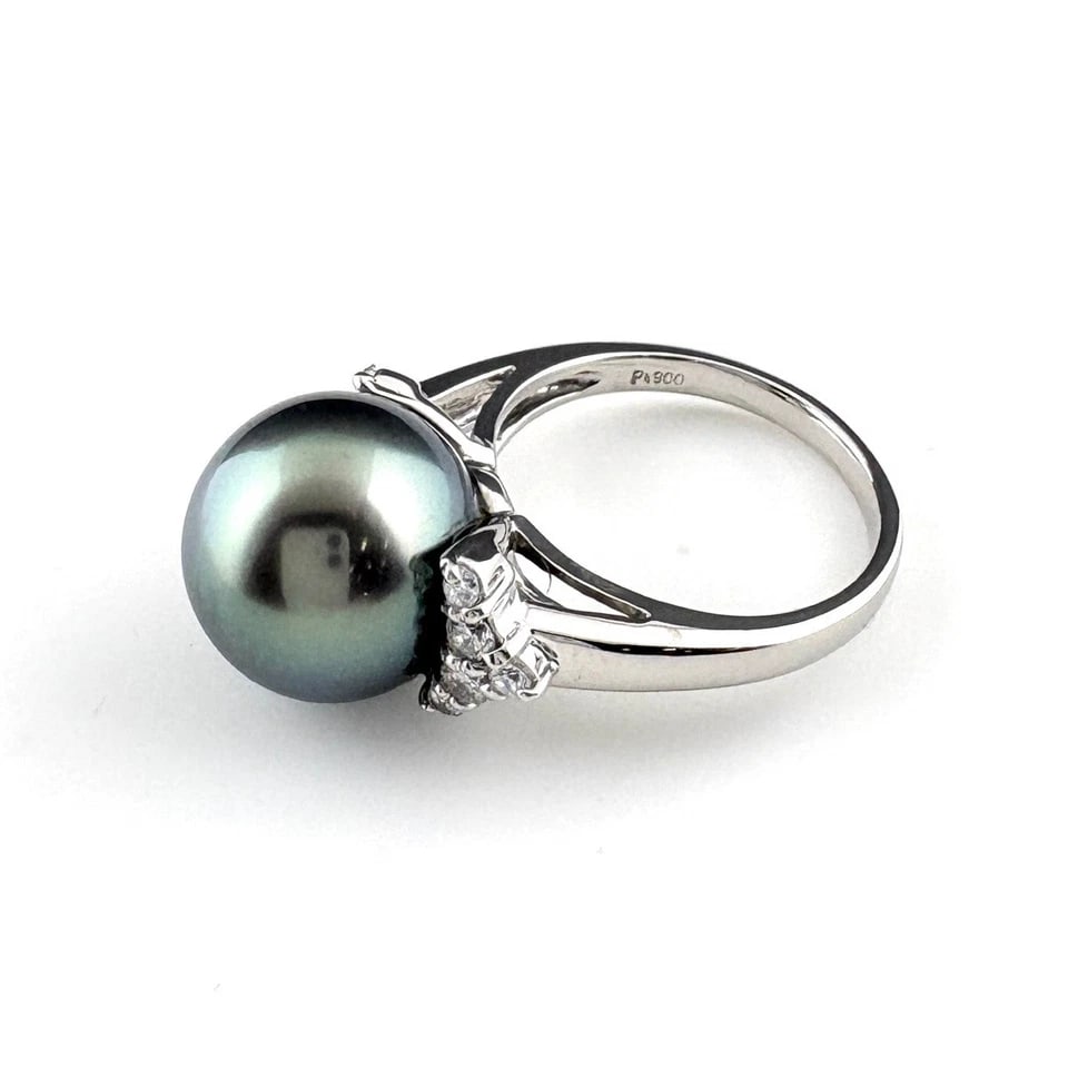 PEARL DESIGN RING PLATINUM MELEE DIAMOND PEARL RING: pearl design ring Platinum melee diamond pearl Ring Brand: Unbranded Type/Style: Ring Material: Pt900, Main Stone/Creation Natural Color: None Size: US 7 to 7.5 Accessories: None Accessories Notice: