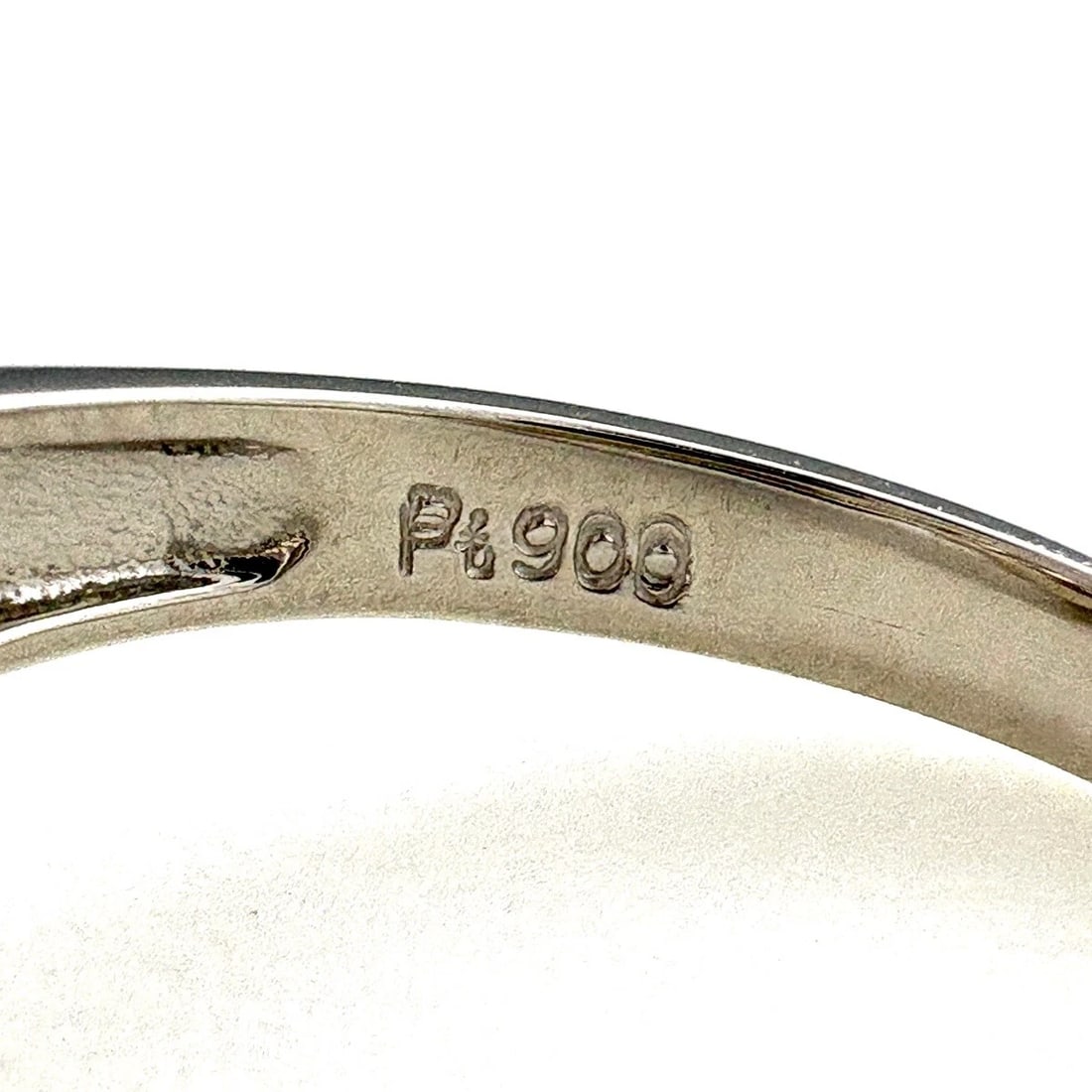 MELEE DIAMOND DESIGN PLATINUM RING - 2