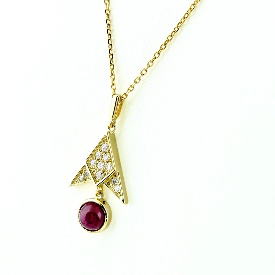 MIKIMOTO RUBY YG YELLOWGOLD PENDANT MELEE DIAMOND NECKLACE: MIKIMOTO Ruby YG YellowGold Pendant melee diamond Necklace Brand: MIKIMOTO Type/Style: Necklace Material: 18KYellowGold, Main Stone/Creation Ruby Diamond Color: YellowGold Size: Chain / code