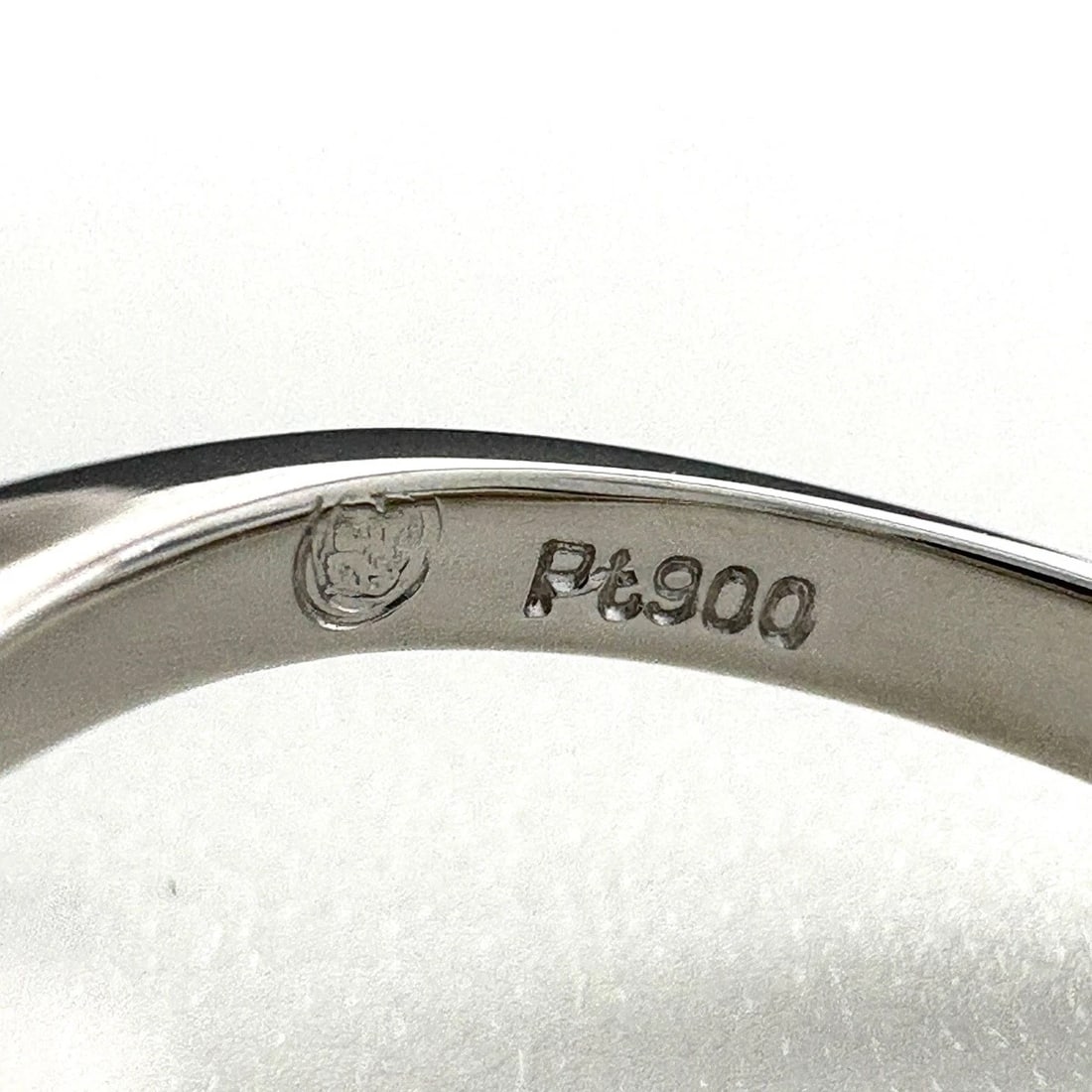 MELEE DIAMOND DESIGN PLATINUM RING - 2