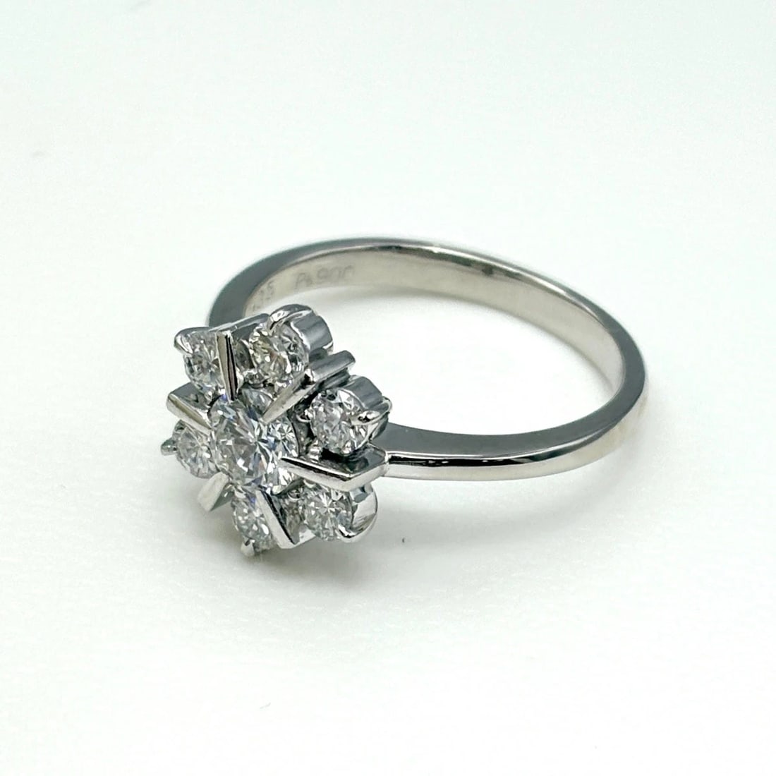 FLOWER MOTIF DESIGN PLATINUM MELEE DIAMOND RING: flower motif design Platinum melee diamond Ring Brand: Unbranded Type/Style: Ring Material: Pt900, Main Stone/Creation Natural Color: None Size: US 5.5 to 6 Accessories: None Accessories Notice: When
