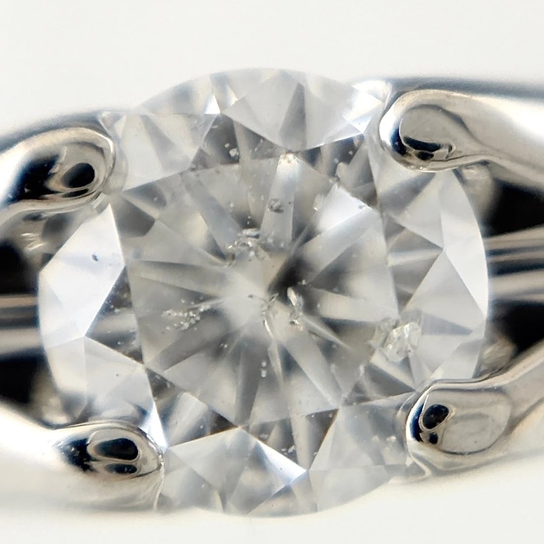 MELEE DIAMOND DESIGN PLATINUM RING - 2