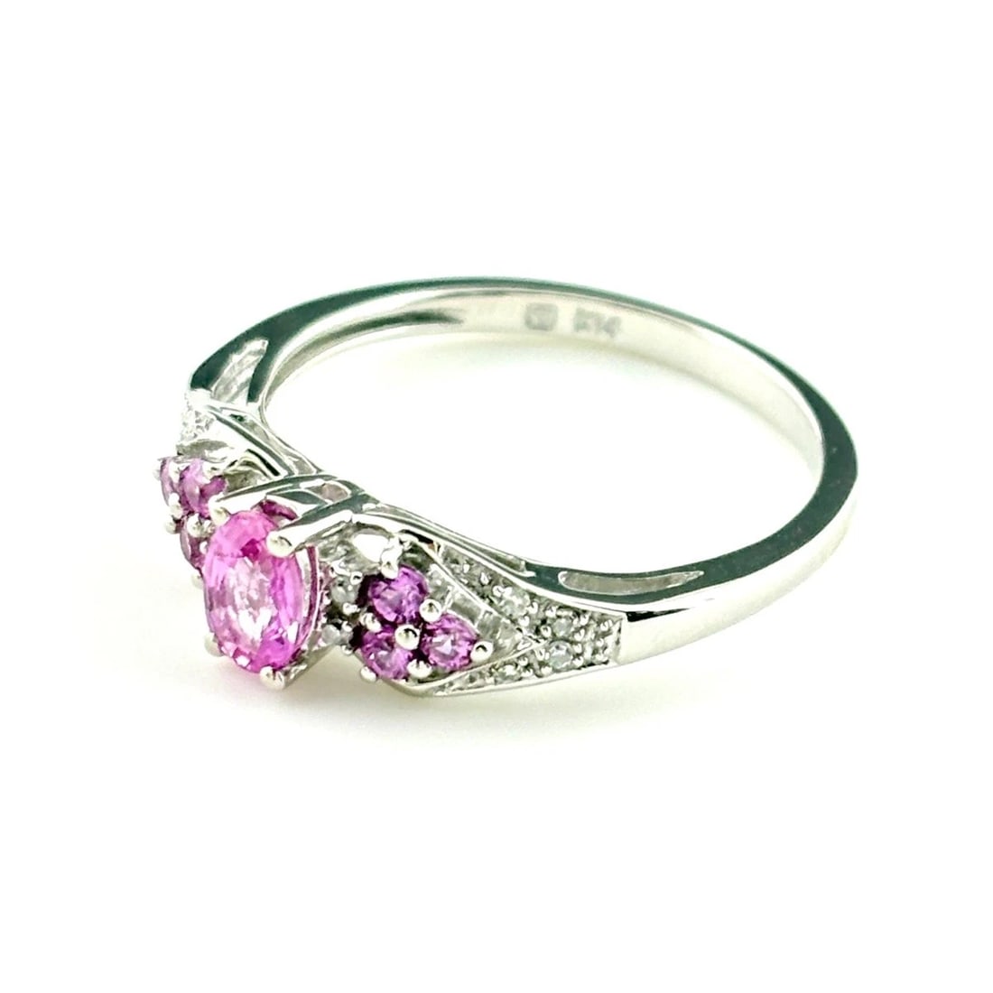PINK SAPPHIRE DESIGN RINGMELEE DIAMOND RING: pink sapphire design Ringmelee diamond Ring Brand: Unbranded Type/Style: Ring Material: K14, Main Stone/Creation Sapphire Diamond Color: none Size: US 9 to 9.5 Accessories: None Accessories Notice:
