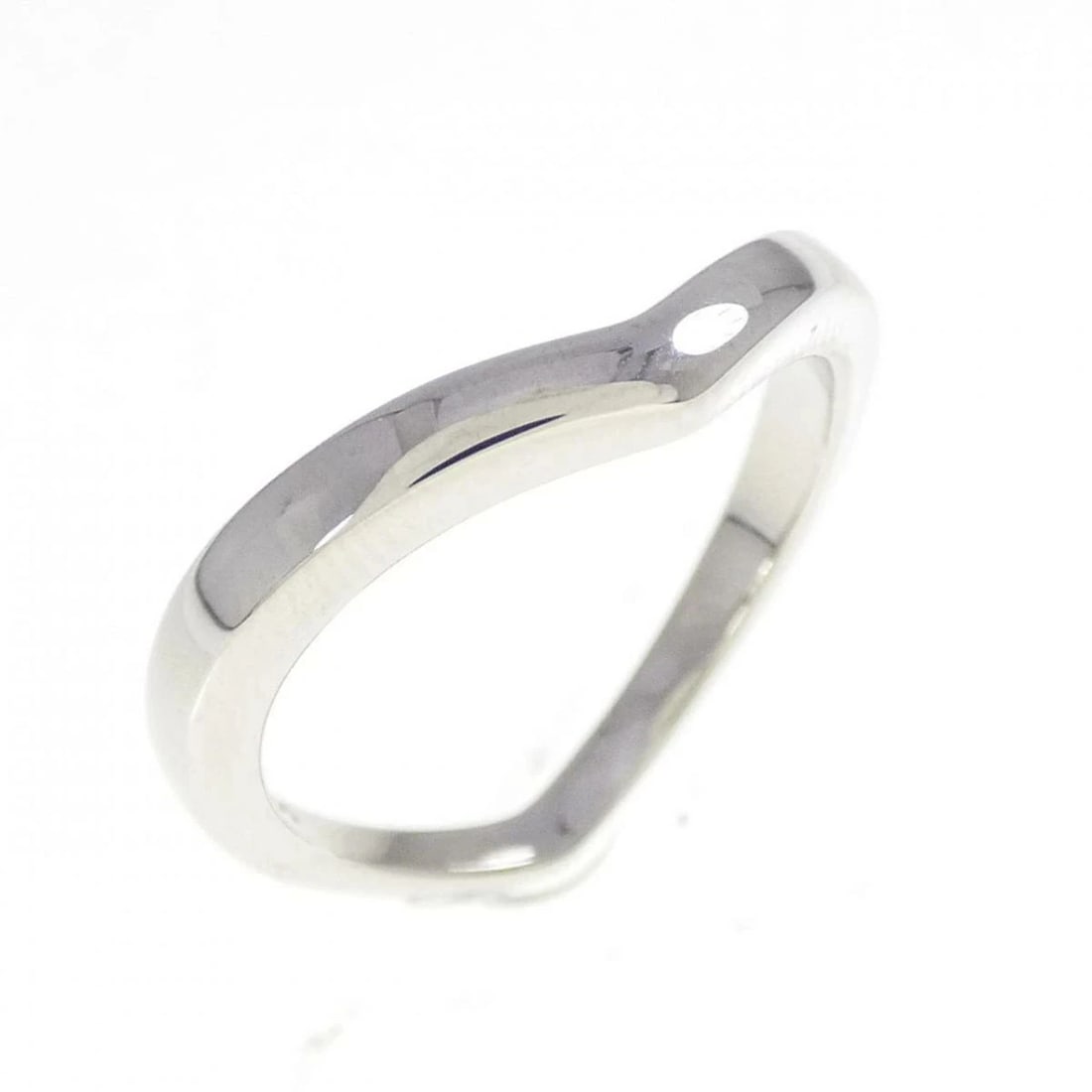 TIFFANY PT950 RING: Tiffany PT950 Ring Brand: Tiffany & Co. Type/Style: Ring Material: PT950 PLANTINUM, Color: SILVER Size: US4 Accessories: None Accessories Notice: When purchasing pre-owned goods, please re