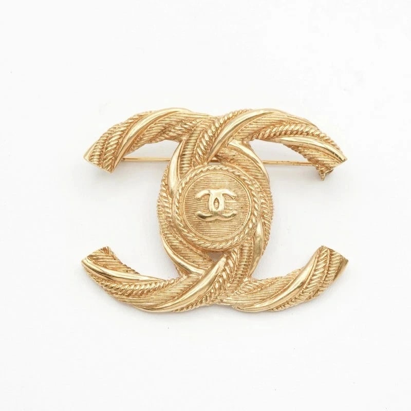 CHANEL GOLD BROOCH CORSAGE: CHANEL Gold Brooch Corsage Brand: Chanel Type/Style: Brooch Material: GP, Color: Gold Size: 2.2 in x 1.8 in Accessories: None Accessories Notice: When purchasing pre-owned goods, please refer to the