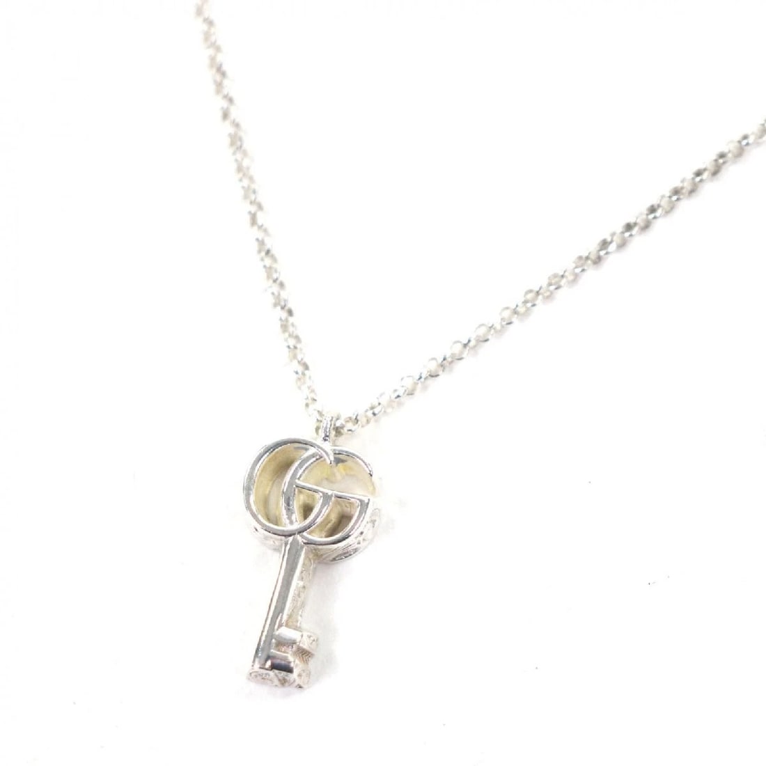 GUCCI KEY CHAIN NECKLACE: Gucci Key Chain Necklace Brand: Gucci Type/Style: Necklace Material: AG925 Silver, Color: Silver Size: Pendant height approx. 0.8 in, Pendant width approx. 0.5 in, Accessories: None Accessories
