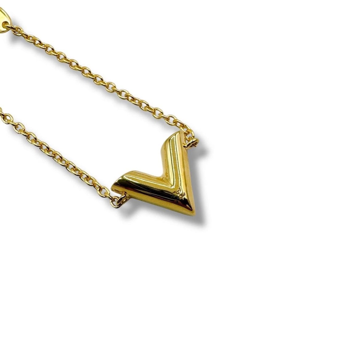 LOUIS VUITTON ESSENTIAL V BRACELET GOLD: Louis Vuitton Essential V Bracelet Gold Brand: Louis Vuitton Type/Style: Bracelet Material: Leather, Color: GOLD Size: Circumference approximately 8.7 inches, Width 0.04-0.47 inches Accessories: None