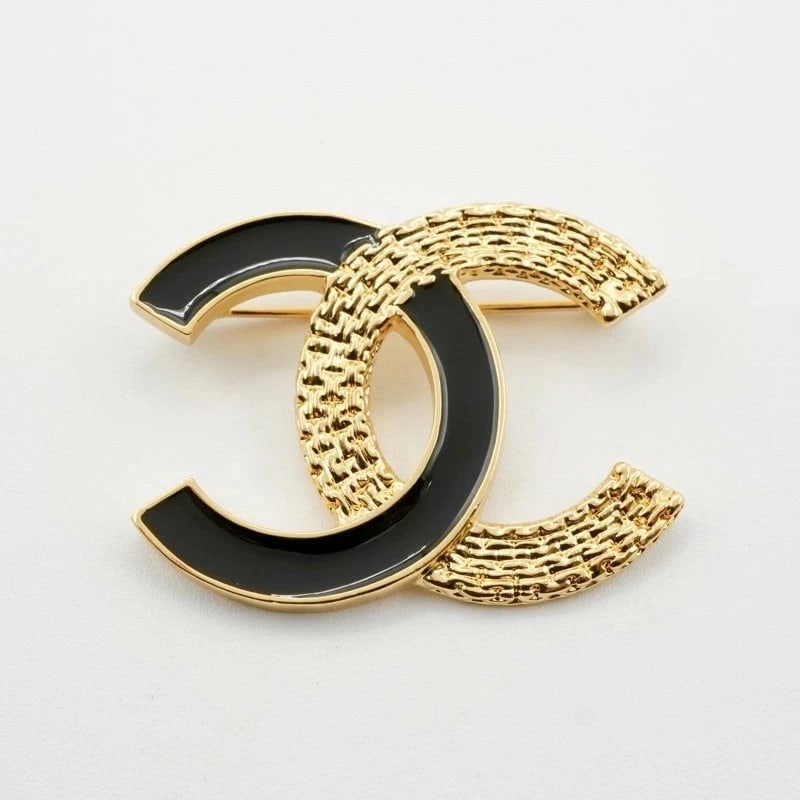 CHANEL BROOCH CORSAGE GOLD BLACK: CHANEL Brooch Corsage Gold Black Brand: Chanel Type/Style: Brooch Material: GP, Color: GOLD,BLACK Size: Height 1.5 in (3.7 cm), Width 2.0 in (5.2 cm) Accessories: None Accessories Notice: When