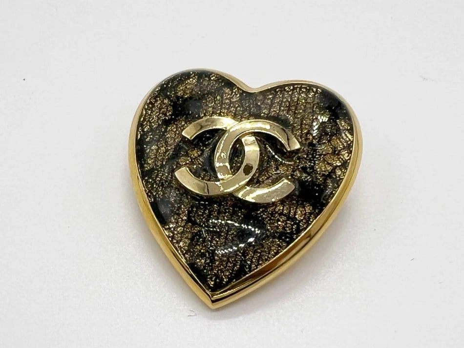 CHANEL HEART BROOCH GOLD BLACK: CHANEL Heart Brooch Gold Black Brand: Chanel Type/Style: Brooch Material: Gold-tone metal, Color: Gold, Black Size: W1.4 in x H1.6 in Accessories: None Accessories Notice: When purchasing pre-owned