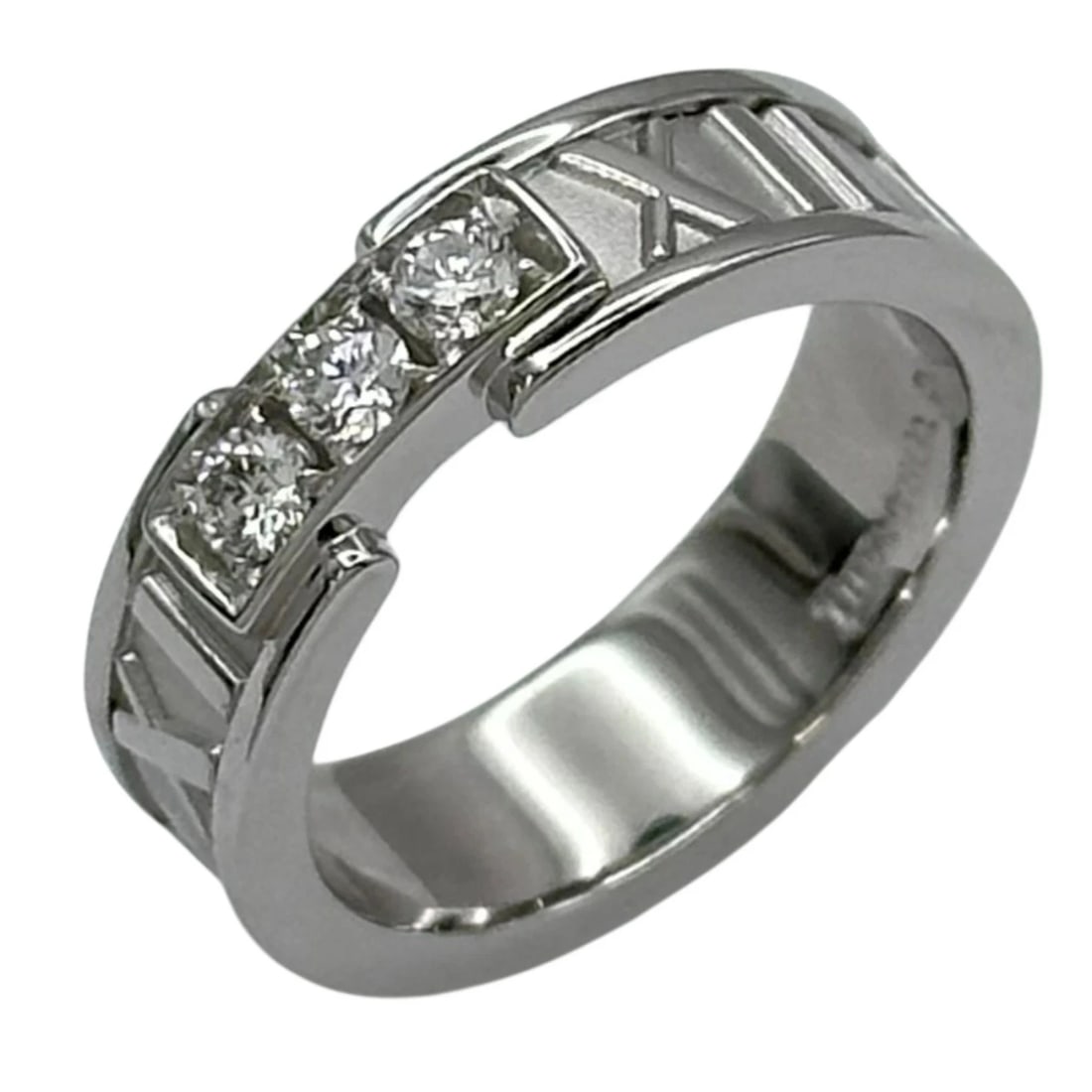 TIFFANY DIAMOND RING WHITE GOLD 750: Tiffany Diamond Ring White Gold 750 Brand: Tiffany & Co. Type/Style: ring Material: 750WG, Main Stone/Creation Natural Color: WHITE GOLD Size: 4.5 - 4.75 US Accessories: None Accessories Notice: When