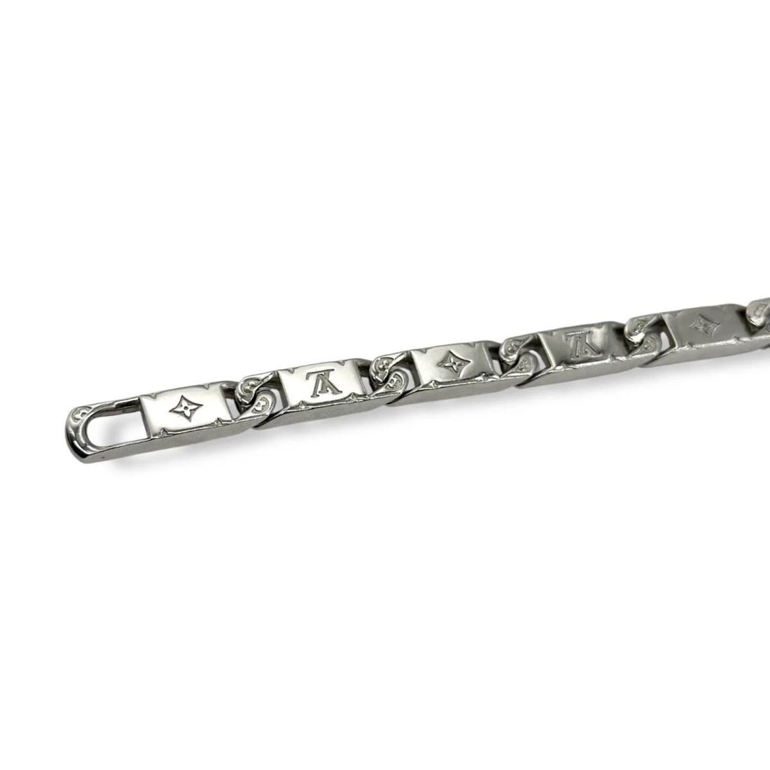 LOUIS VUITTON MONOGRAM TIDE UP SILVER CHAIN BRACELET: Louis Vuitton Monogram Tide Up Silver Chain Bracelet Brand: Louis Vuitton Type/Style: Bracelet Material: Metal, Color: SIVER Size: Chain length 8.7 in, Width 0.28 in, Wrist 7.9 in, Weight 1.03 oz