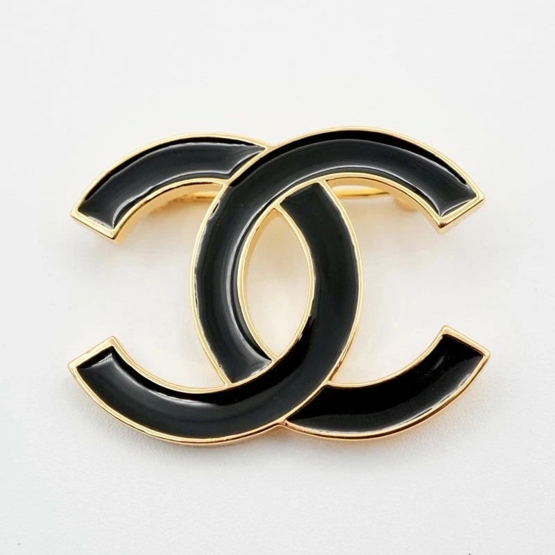 CHANEL GOLD BLACK BROOCH CORSAGE: CHANEL Gold Black Brooch Corsage Brand: Chanel Type/Style: Brooch Material: GP (gold-plated), Color: GOLD ,BLACK Size: 1.2 in (height) x 1.6 in (width) Accessories: None Accessories Notice: When