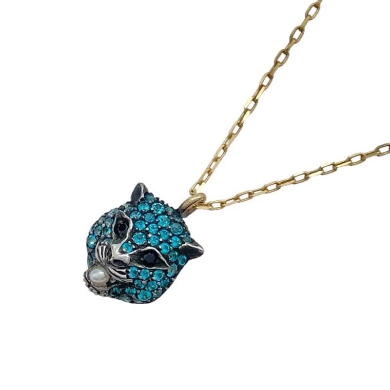 GUCCI NECKLACE GOLD AU750/SV JEWELRY: GUCCI Necklace Gold Au750/SV Jewelry Brand: Gucci Type/Style: Necklace Material: Au750/SV, Color: Gold Size: Pendant: 14.2mm x 9.8mm, Chain: 42cm Accessories: None Accessories Notice: When purchasing
