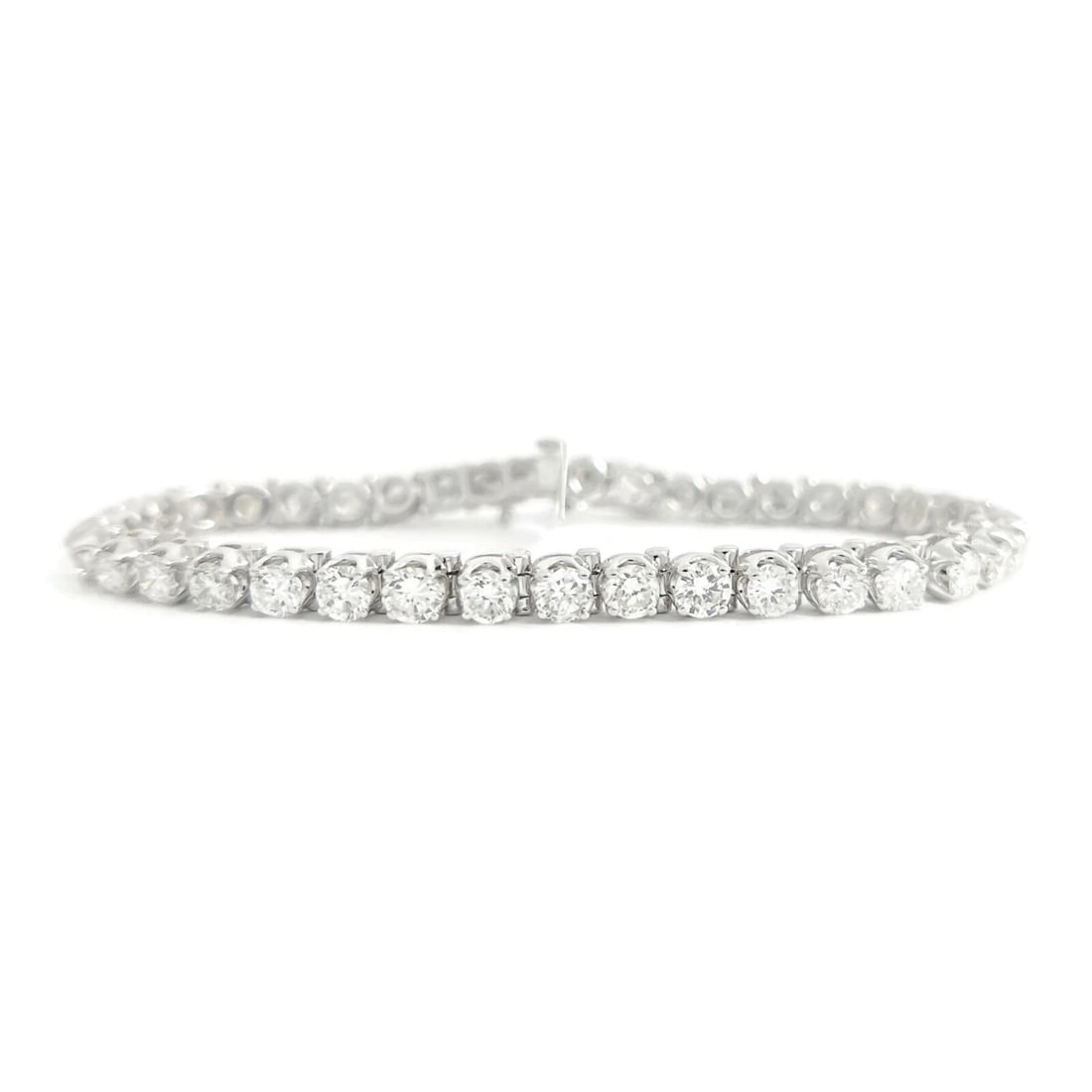 ROUND DIAMOND TENNIS BRACELET 14K WHITE GOLD: Round Diamond Tennis Bracelet 14K White Gold Brand: Unbranded Type/Style: Bracelet Material: 14K White Gold, Main Stone/Creation Natural Color: Silver Size: Length: 6.5 inches Width: 4.3 mm