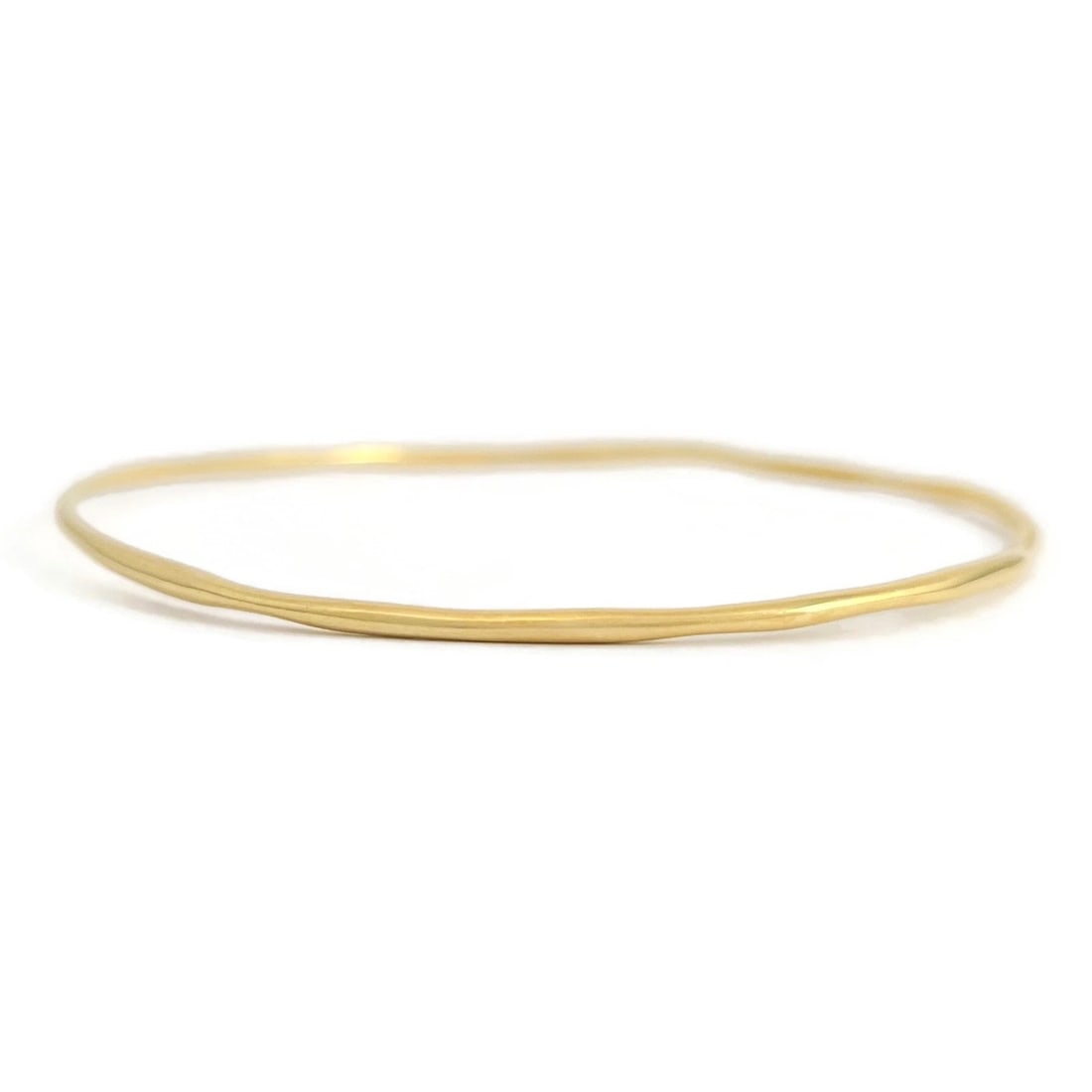 IPPOLITA CLASSICO SMOOTH SQUIGGLE BANGLE BRACELET: Ippolita Classico Smooth Squiggle Bangle Bracelet Brand: IPPOLITA Type/Style: Bracelet Material: 18K Yellow Gold, Color: Gold Size: Length: 7.75 inches inner circumference Width: 1.8 mm Accessories: