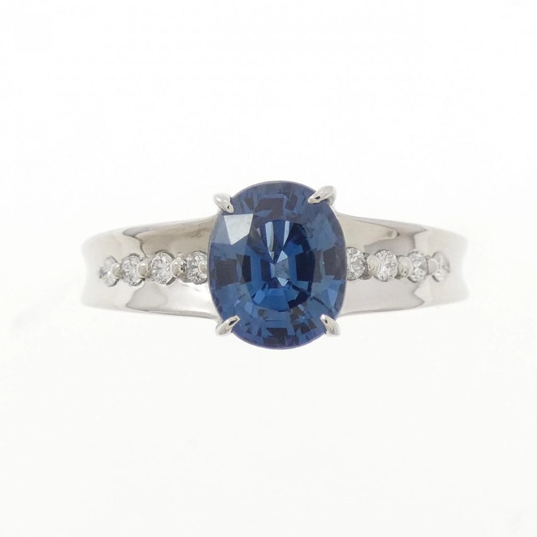 PT900 SAPPHIRE RING: PT900 Sapphire Ring Brand: Unbranded Type/Style: Sapphire Ring Material: Platinum900, Main Stone/Creation SapphireSecondary Stone Diamond Color: Silver Size: US 6 1/2 Accessories: None Accessories