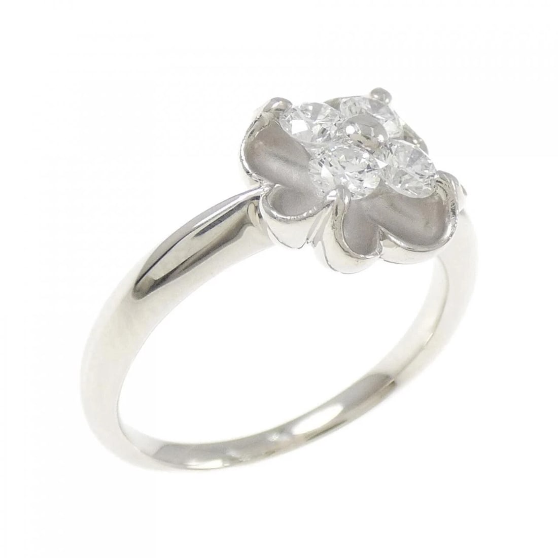 PT900 FLOWER DIAMOND RING: PT900 Flower Diamond Ring Brand: Unbranded Type/Style: Diamond Ring Material: Platinum900, Main Stone/Creation Natural Color: Silver Size: US 4 1/2 Accessories: None Accessories Notice: Wh