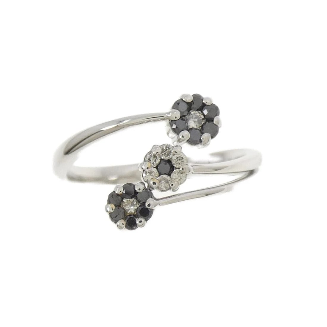 K18WG FLOWER DIAMOND RING: K18WG Flower Diamond Ring Brand: Unbranded Type/Style: Diamond Ring Material: K18 white gold, Main Stone/Creation Natural Color: White gold Size: US 5 1/4 Accessories: None Accessories Notice: When
