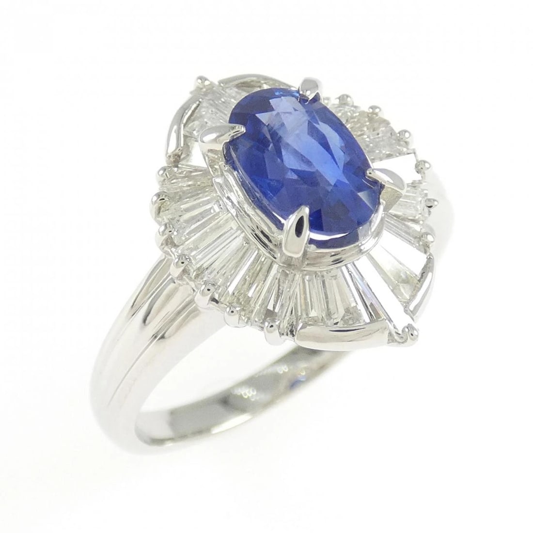 PT900 SAPPHIRE RING: PT900 Sapphire Ring Brand: Unbranded Type/Style: Sapphire Ring Material: Platinum900, Main Stone/Creation SapphireSecondary Stone Diamond Color: Silver Size: US 7 3/4 Accessories: None Acc