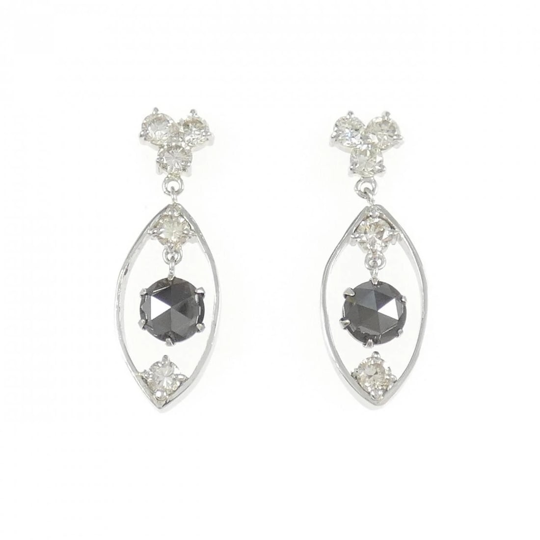 PT900 DIAMOND PIERCE: PT900 Diamond Pierce Brand: Unbranded Type/Style: Diamond Pierce/Earring Material: Platinum900, Main Stone/Creation Natural Color: Silver Size: Actual Size Approx. height x width: 24.3mm x 8.2mm