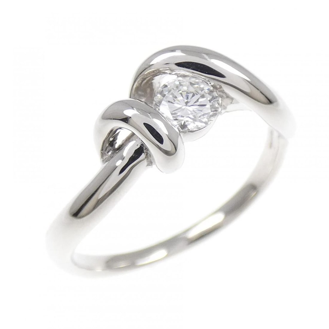 PT900 DIAMOND RING: PT900 Diamond Ring Brand: Unbranded Type/Style: Diamond Ring Material: Platinum900, Main Stone/Creation Natural Color: Silver Size: US 5 3/4 Accessories: None Accessories Notice: When purchasing