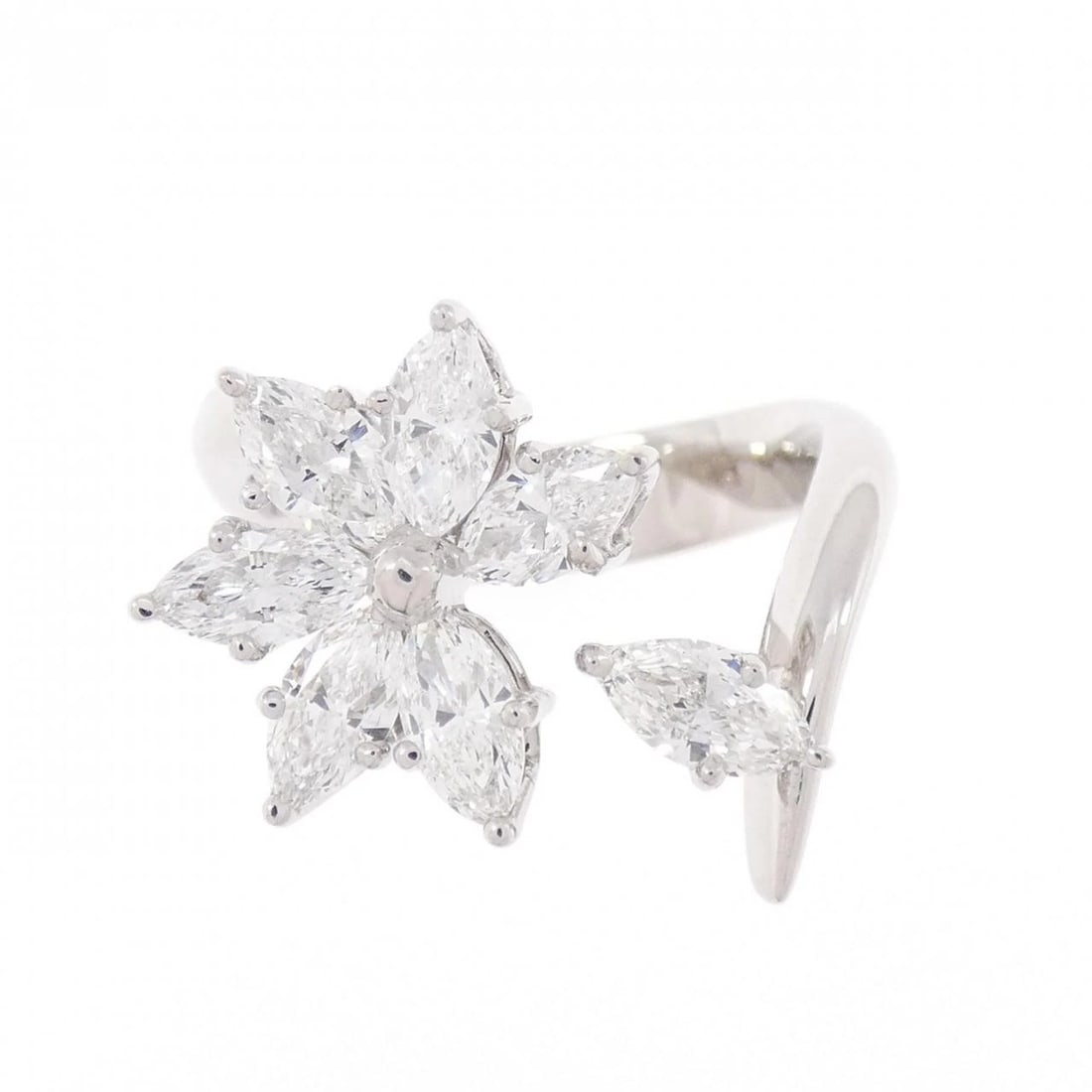 750WG FLOWER DIAMOND RING - 2