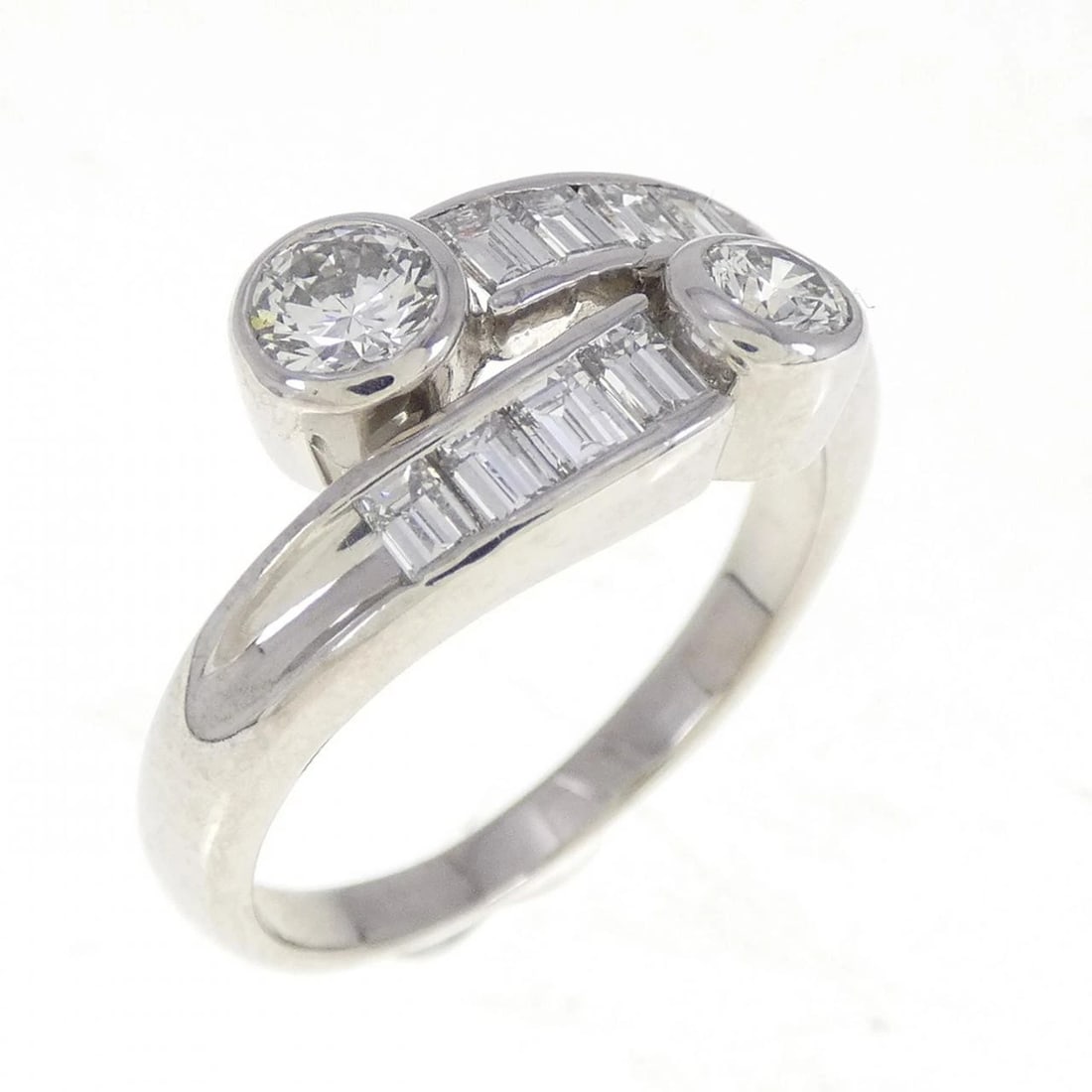 PT900 DIAMOND RING: PT900 Diamond Ring Brand: Unbranded Type/Style: Diamond ring Material: Platinum900, Main Stone/Creation Natural Color: Silver Size: US 8.5 Accessories: None Accessories Notice: When purchasing