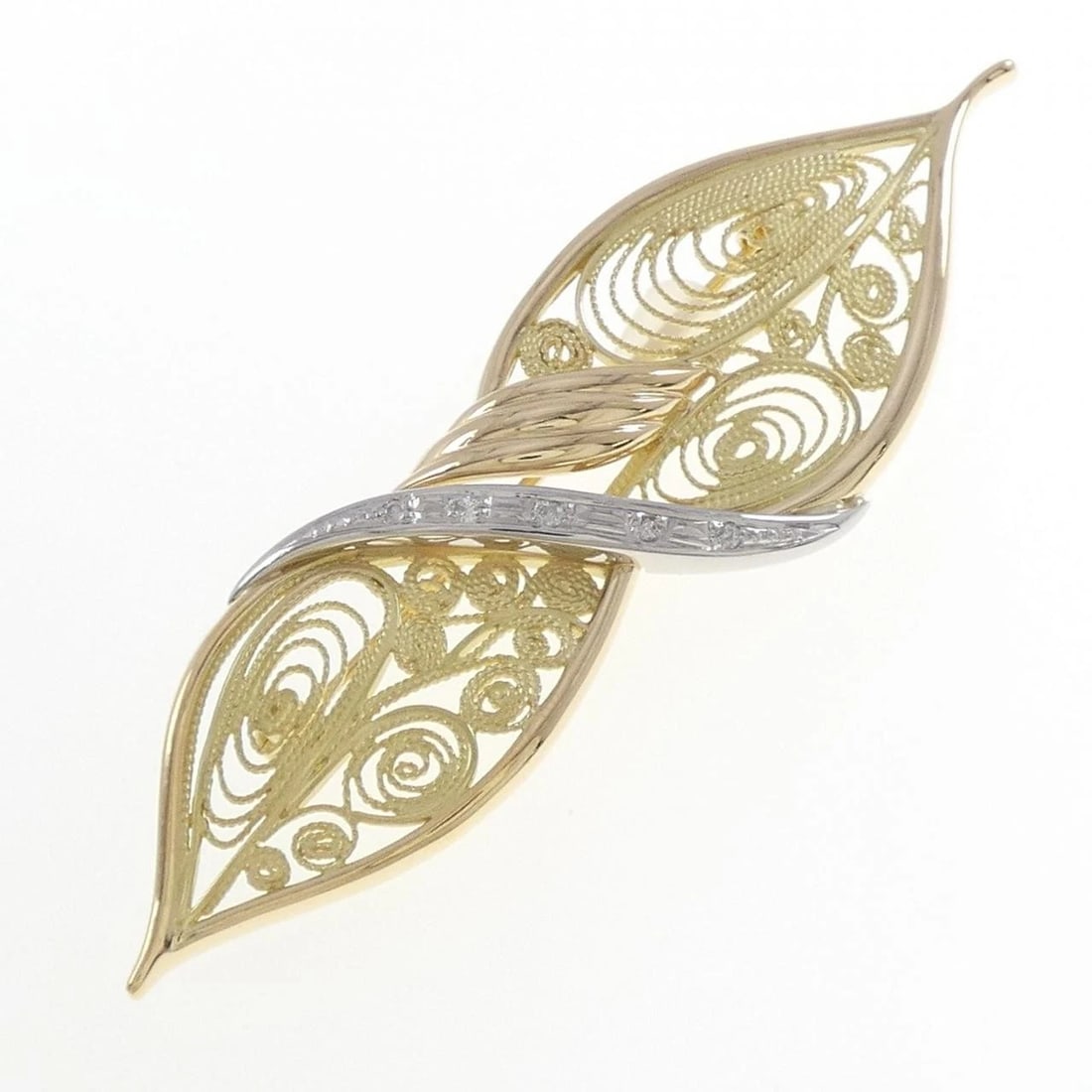 K18YG/PT900 DIAMOND BROOCH: K18YG/PT900 Diamond Brooch Brand: Unbranded Type/Style: Diamond Brooch Material: 18k yellow gold / Platinum 900, Main Stone/Creation Natural Color: Silver,YG Size: Actual Size Approx. length x width: