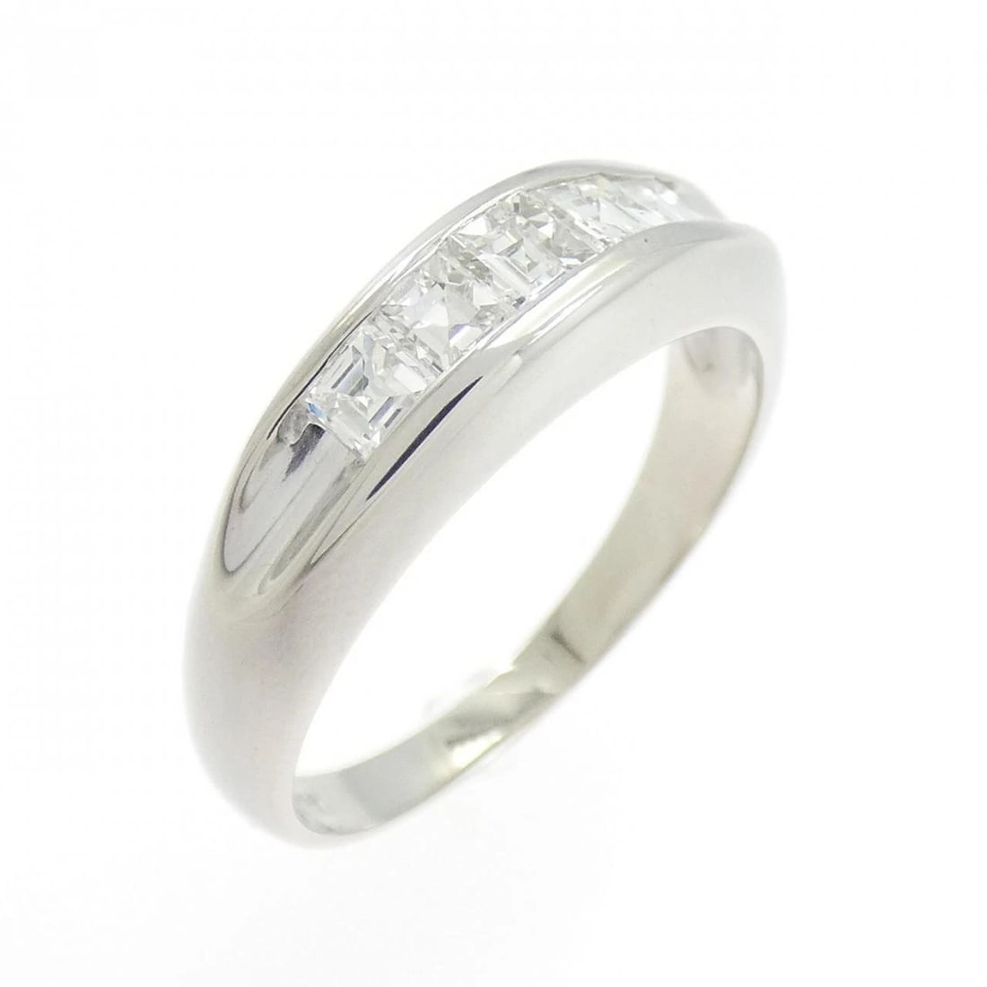 PT900 DIAMOND RING: PT900 Diamond Ring Brand: Unbranded Type/Style: Diamond Ring Material: Platinum900, Main Stone/Creation Natural Color: Silver Size: US 5 1/2 Accessories: None Accessories Notice: When purchasing