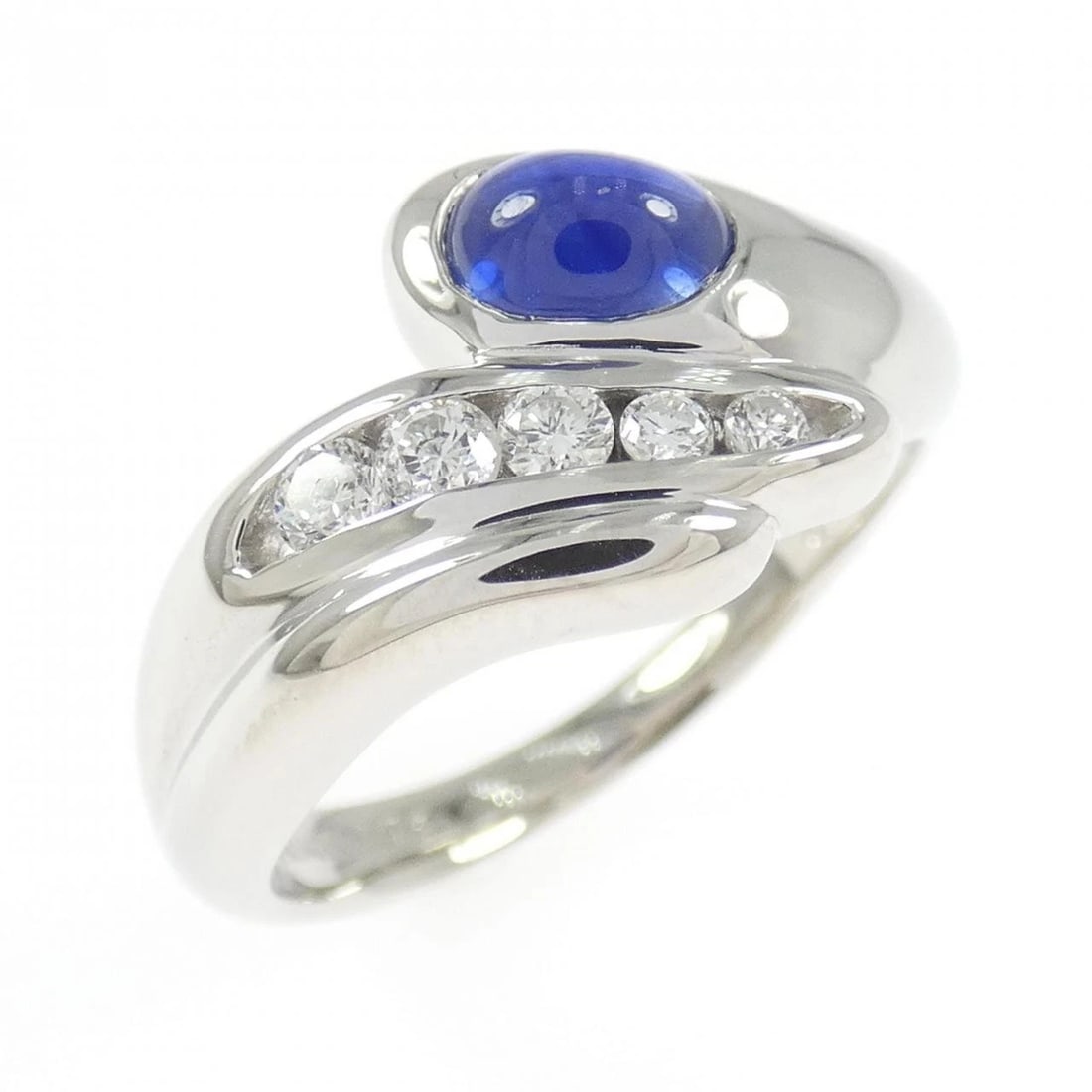 PT900 SAPPHIRE RING: PT900 Sapphire Ring Brand: Unbranded Type/Style: Sapphire Ring Material: Platinum900, Main Stone/Creation SapphireSecondary Stone Diamond Color: Silver Size: US 6 3/4 Accessories: None Accessories