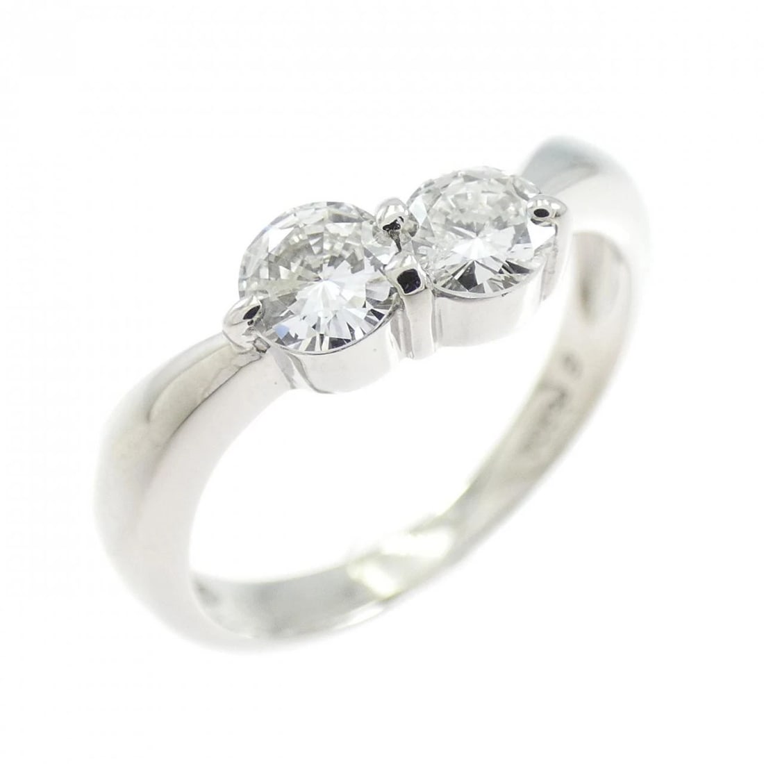 PT900 DIAMOND RING: PT900 Diamond Ring Brand: Unbranded Type/Style: Diamond Ring Material: Platinum900, Main Stone/Creation Natural Color: Silver Size: US 6 Accessories: None Accessories Notice: When purchasing