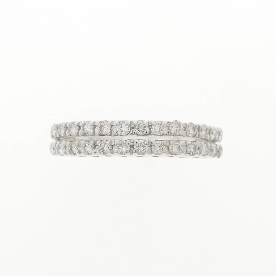 750WG DIAMOND PINKY RING: 750WG Diamond Pinky Ring Brand: Unbranded Type/Style: Diamond Ring Material: 750 white gold, Main Stone/Creation Natural Color: White Gold Size: US 2 Accessories: None Accessories Notice: When