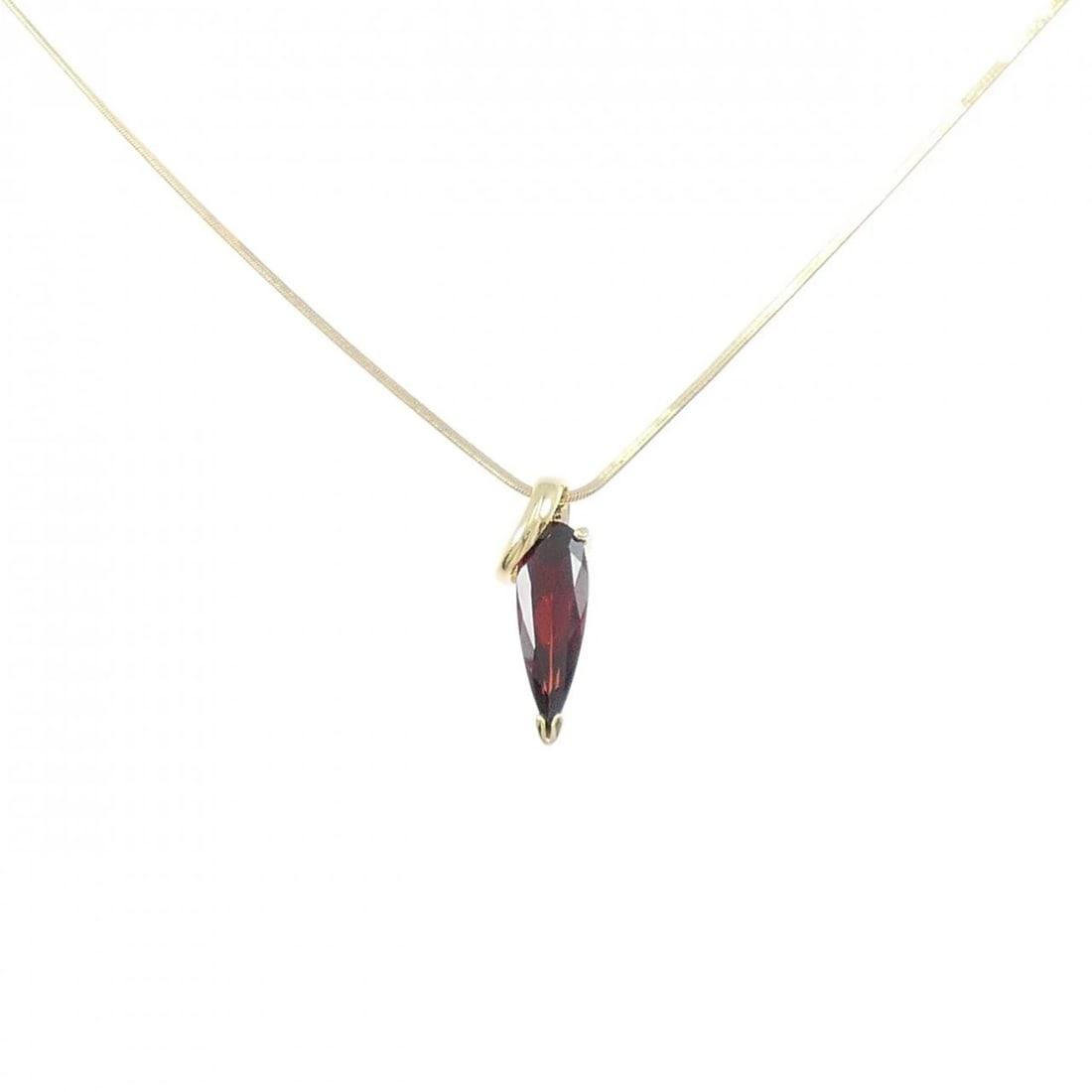 K18YG GARNET NECKLACE: K18YG Garnet Necklace Brand: Unbranded Type/Style: Garnet Necklace Material: K18YG, Main Stone/Creation Garnet Color: YEllow Gold Size: 40cmActual Size Pendant length approx. x width approx.: