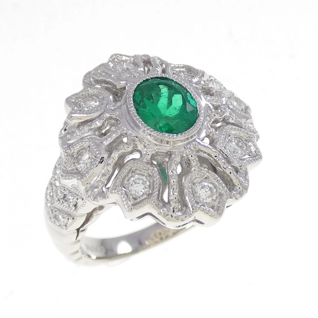 PT900 EMERALD RING: PT900 Emerald Ring Brand: Unbranded Type/Style: Emerald Ring Material: Platinum900, Main Stone/Creation Emerald Secondary Stone Diamond Color: Silver Size: US 6 3/4 Accessories: None Acces