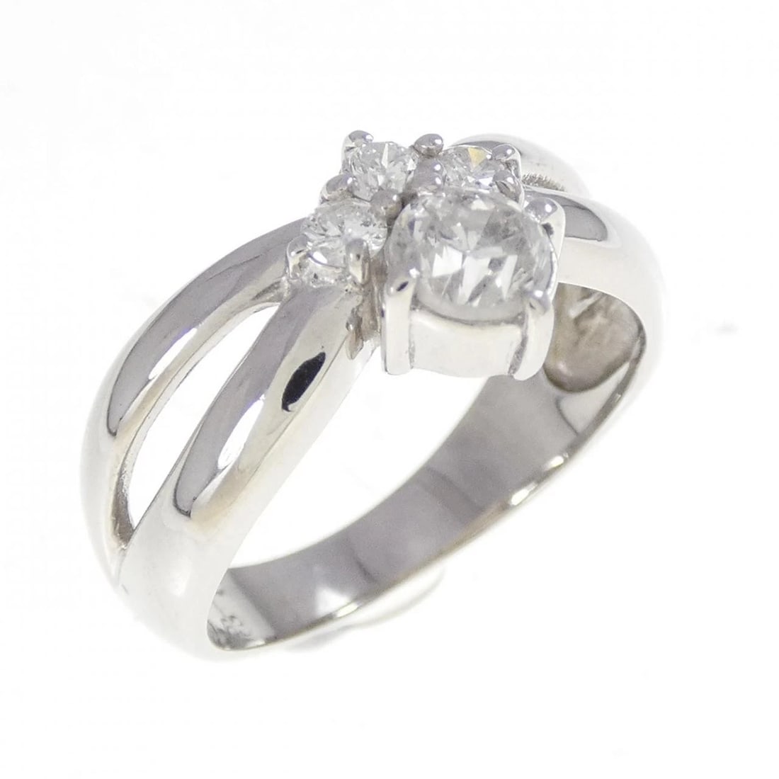 PT900 DIAMOND RING: PT900 Diamond Ring Brand: Unbranded Type/Style: Diamond Ring Material: Platinum900, Main Stone/Creation Natural Color: Silver Size: US 6 1/4 Accessories: None Accessories Notice: When purc