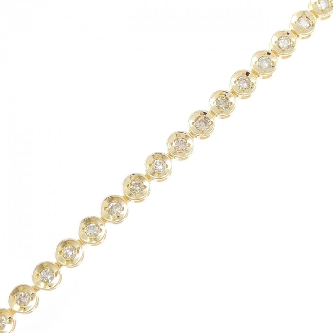 K18YG DIAMOND BRACELET: K18YG Diamond Bracelet Brand: Unbranded Type/Style: Diamond Bracelet Material: K18 yellow gold, Main Stone/Creation Natural Color: Yellow Gold Size: 18.5cm Actual Size Max width approx: 3.8mm