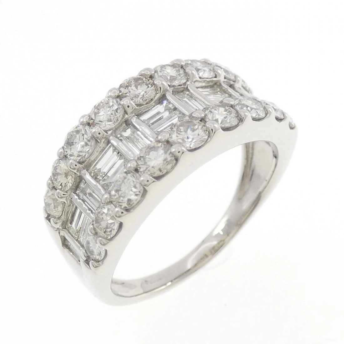 PT900 DIAMOND RING: PT900 Diamond Ring Brand: Unbranded Type/Style: Diamond Ring Material: Platinum900, Main Stone/Creation Natural Color: Silver Size: US 6 1/2 Accessories: None Accessories Notice: When purc