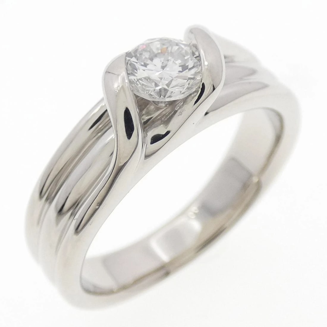 PT900 DIAMOND RING: PT900 Diamond Ring Brand: Unbranded Type/Style: Diamond Ring Material: Platinum900, Main Stone/Creation Natural Color: Silver Size: US 6 1/4 Accessories: None Accessories Notice: When purc