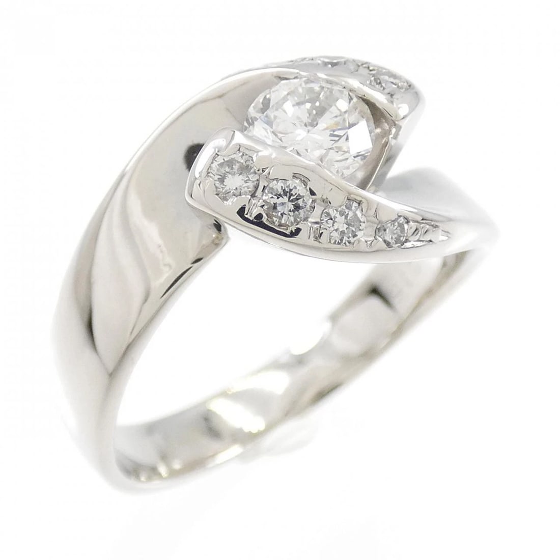 PT900 DIAMOND RING: PT900 Diamond Ring Brand: Unbranded Type/Style: Diamond Ring Material: Platinum900, Main Stone/Creation Natural Color: Silver Size: US 6 1/4 Accessories: None Accessories Notice: When purchasing