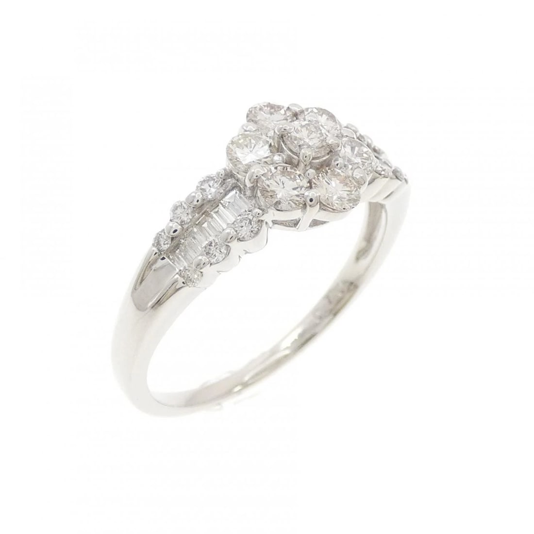 PT900 FLOWER DIAMOND RING: PT900 Flower Diamond Ring Brand: Unbranded Type/Style: Diamond Ring Material: Platinum900, Main Stone/Creation Natural Color: Silver Size: US 6 1/4 Accessories: None Accessories Notice: Wh