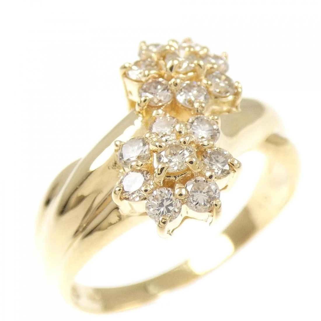K18YG FLOWER DIAMOND RING: K18YG Flower Diamond Ring Brand: Unbranded Type/Style: Diamond Ring Material: K18YG, Main Stone/Creation Natural Color: Yellow Gold Size: US 5 3/4 Accessories: None Accessories Notice: Whe
