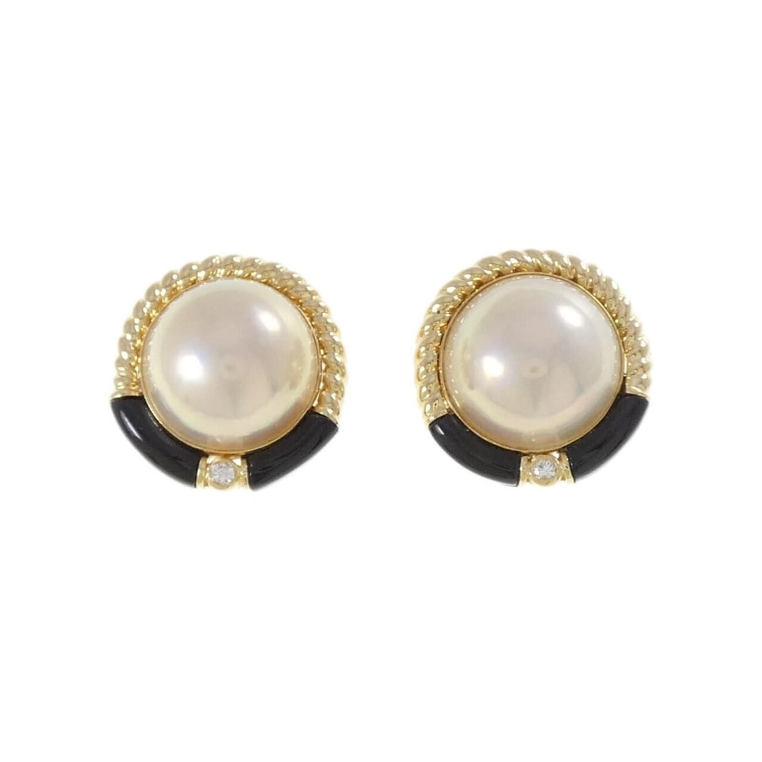 18K YELLOW GOLD MABE PEARL PIERCE: 18K Yellow Gold Mabe Pearl Pierce Brand: Unbranded Type/Style: Mabe Pearl Pierce/Earring Material: 18K Yellow Gold, Main Stone/Creation Mabe PearlSecondary Stone Onyx / Diamond Color: Yellow Gold